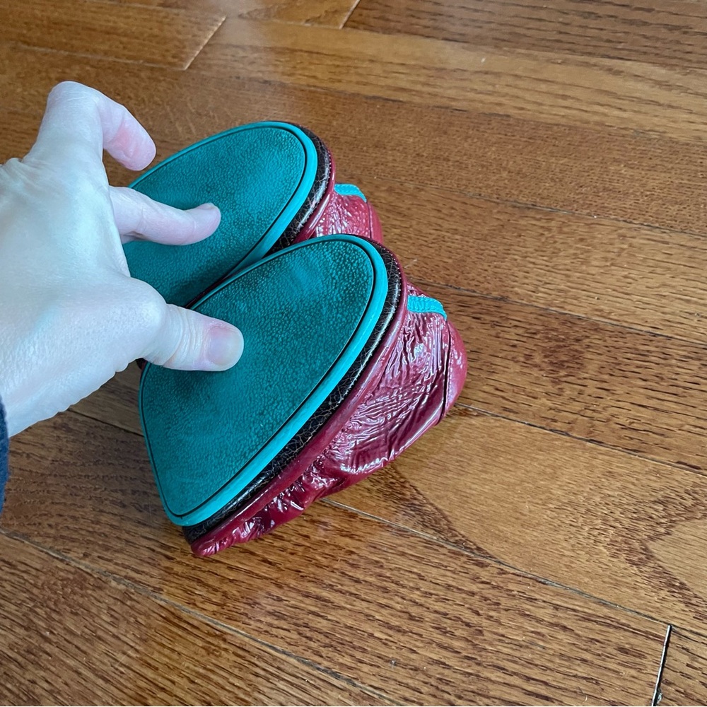 Tieks Patent Leather Ballet Flats Womens Size 8 Ruby Red Foldable Comfort Shoes - Picture 7 of 7